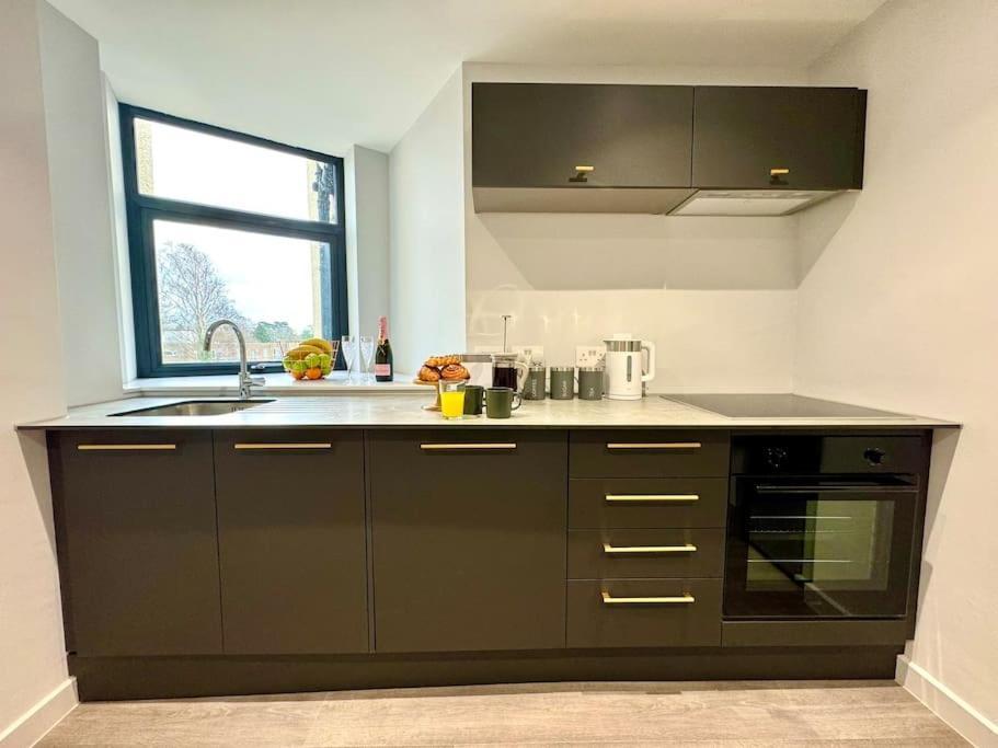 Bournemouth Getaway: 3Br Apartment Near Beach Extérieur photo