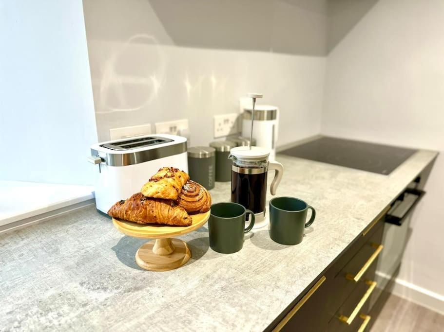 Bournemouth Getaway: 3Br Apartment Near Beach Extérieur photo