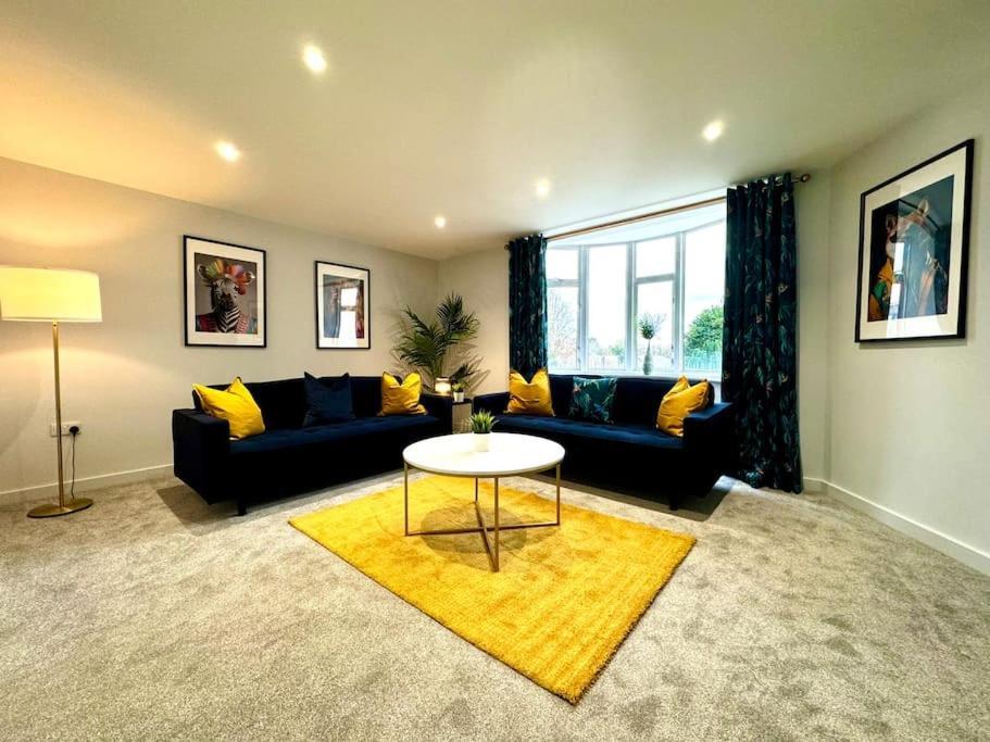 Bournemouth Getaway: 3Br Apartment Near Beach Extérieur photo