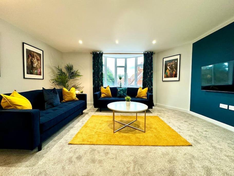 Bournemouth Getaway: 3Br Apartment Near Beach Extérieur photo