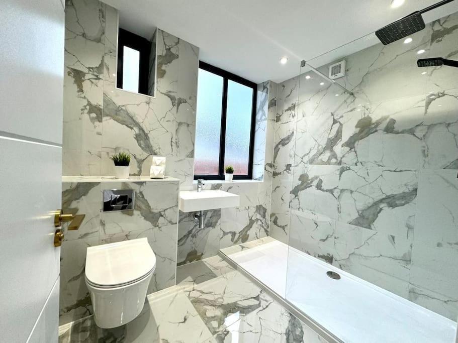 Bournemouth Getaway: 3Br Apartment Near Beach Extérieur photo